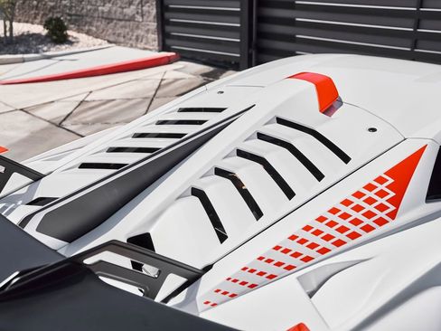 Used 2024 Lamborghini Huracan STO image 30