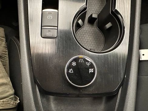 Used 2024 Nissan Rogue S AWD/4WD image 14