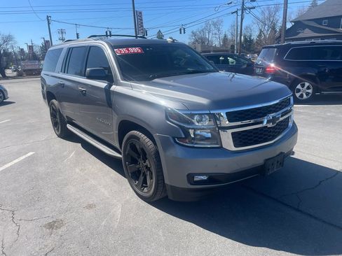 Used 2020 Chevrolet Suburban LT w/ Luxury Package image 2