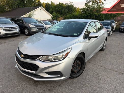 Used 2018 Chevrolet Cruze LS FWD image 2
