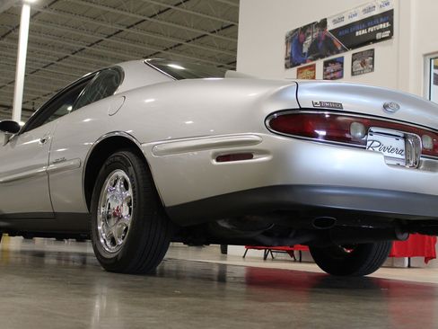 Used 1999 Buick Riviera Supercharged Coupe FWD image 25