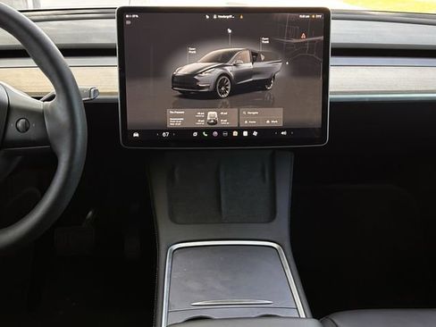 Used 2024 Tesla Model Y Long Range image 17