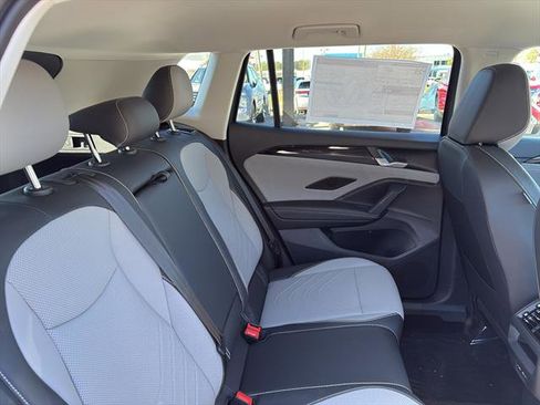 New 2026 Volkswagen Tiguan SE FWD image 10