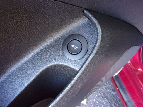 Used 2017 Buick Regal Premium w/ Driver Confidence Package #2 image 16