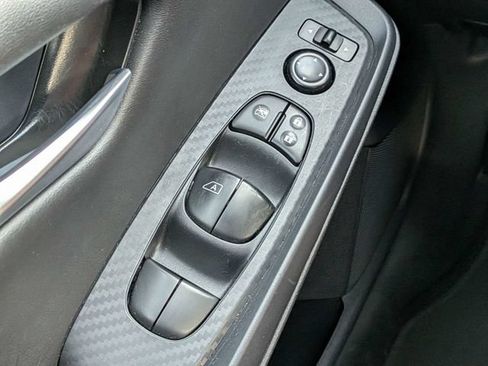 Used 2025 Nissan Sentra SV FWD image 22