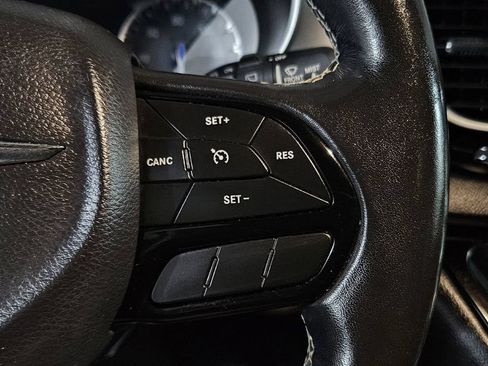 Used 2020 Chrysler Pacifica Touring-L Plus FWD image 12