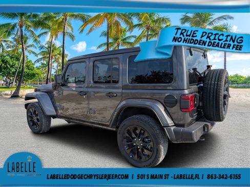 Used 2025 Jeep Wrangler Unlimited Sahara w/ Safety Group AWD/4WD image 5