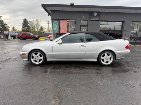 Used 2002 Mercedes-Benz CLK 320 Cabriolet image 3