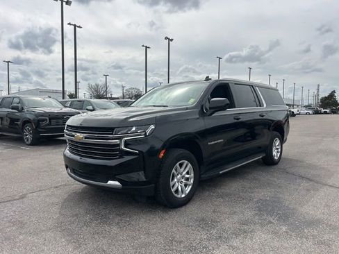 Used 2024 Chevrolet Suburban LT image 7