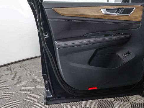 Used 2025 Volkswagen Atlas SE w/ Black Wheel Package image 32