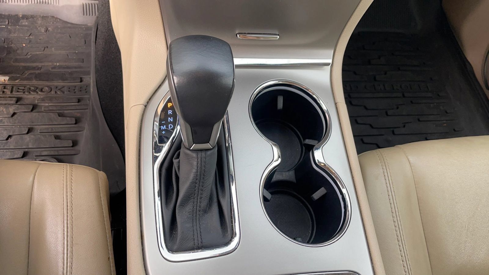 Used 2019 Jeep Grand Cherokee Limited AWD/4WD image 18