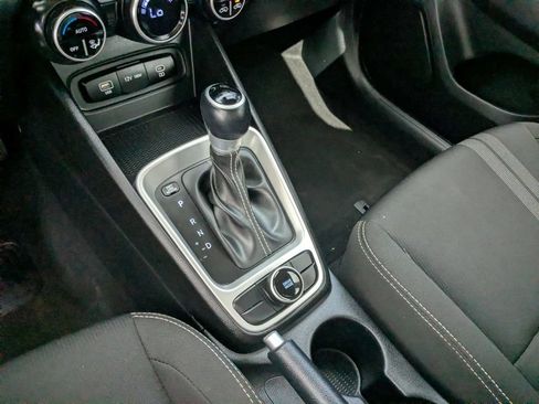 Used 2025 Hyundai Venue SEL FWD image 21
