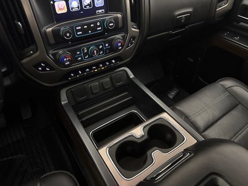 Used 2017 GMC Sierra 2500 Denali w/ Duramax Plus Package AWD/4WD image 15