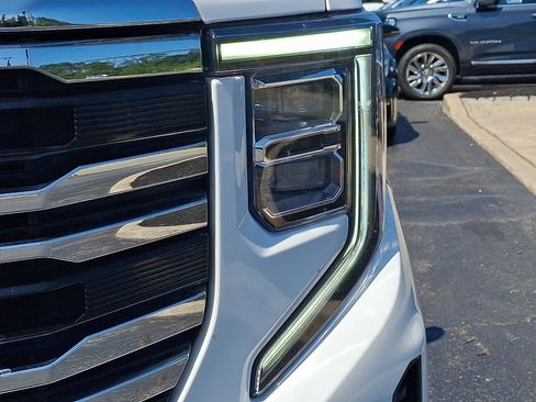 Used 2023 GMC Sierra 1500 SLT w/ SLT Premium Package AWD/4WD image 9