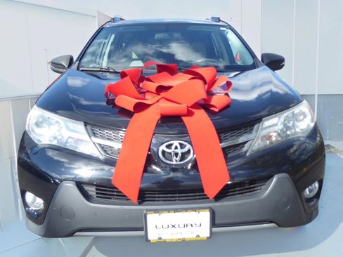 Used 2013 Toyota RAV4 XLE AWD/4WD image 4