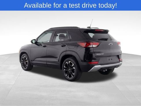 Used 2023 Chevrolet TrailBlazer LT w/ Convenience Package FWD image 3