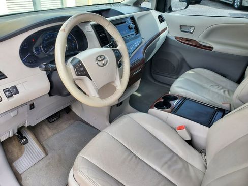 Used 2012 Toyota Sienna XLE image 15