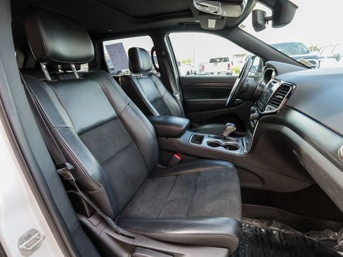 Used 2019 Jeep Grand Cherokee Altitude AWD/4WD image 23