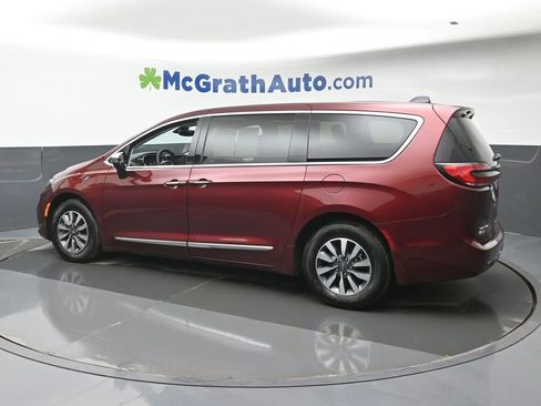 Used 2023 Chrysler Pacifica Limited image 19