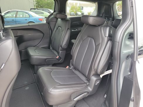 New 2026 Chrysler Pacifica Select image 16