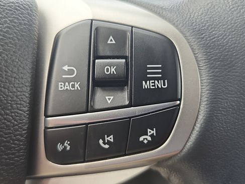 Used 2022 Ford Explorer XLT w/ Equipment Group 202A AWD/4WD image 17