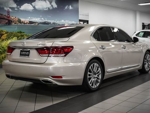 Used 2017 Lexus LS 460 w/ Comfort Package RWD image 6