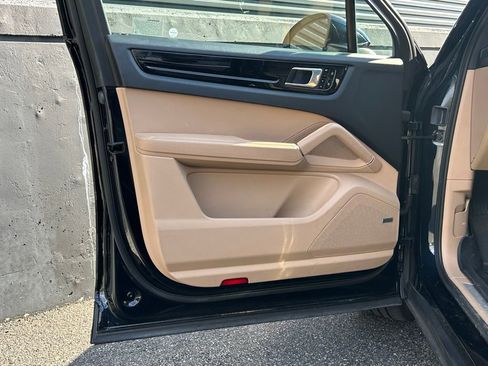 Certified 2020 Porsche Cayenne image 18