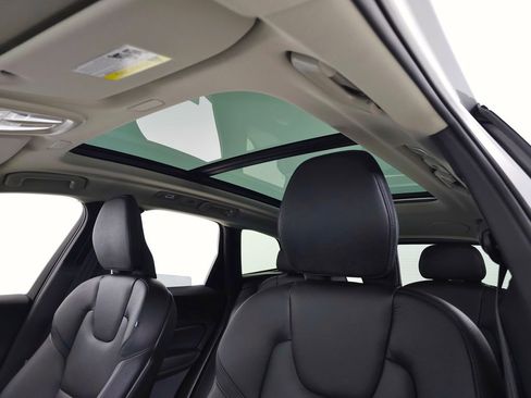 Certified 2023 Volvo XC60 B5 Plus w/ Climate Package AWD/4WD image 19