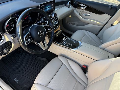 Used 2022 Mercedes-Benz GLC 300 image 2