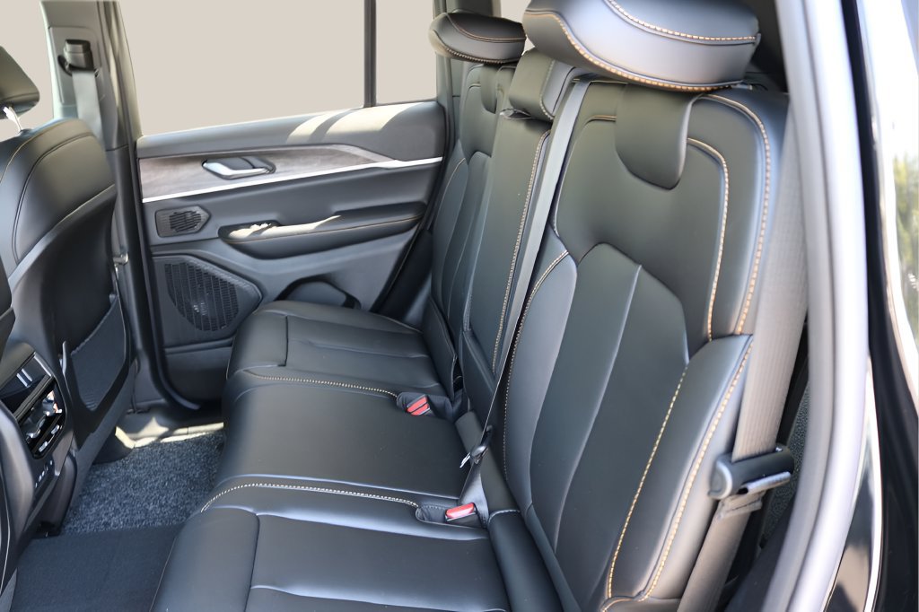 New 2026 Jeep Grand Cherokee Limited AWD/4WD image 16
