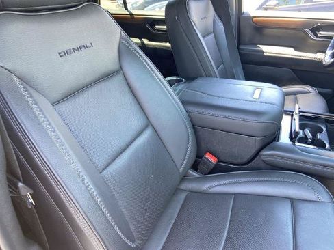 Used 2025 GMC Yukon Denali AWD/4WD image 23