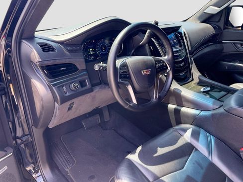 Used 2016 Cadillac Escalade Platinum RWD image 7
