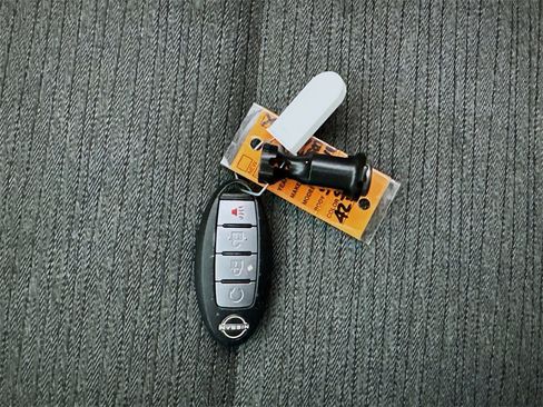 Used 2022 Nissan Rogue SV image 28