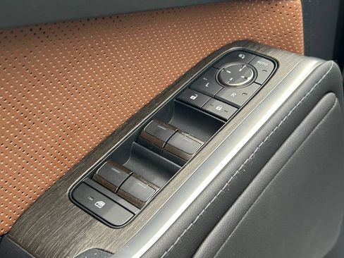 Used 2025 Lexus GX 550 w/ Accessory Package (2T) AWD/4WD image 27