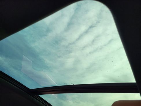 Used 2024 Audi Q8 e-tron Premium Plus image 27