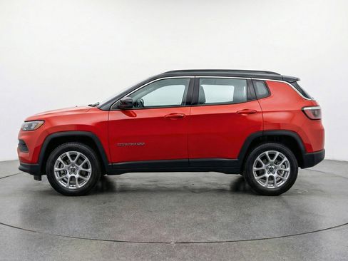 Used 2025 Jeep Compass Limited image 5