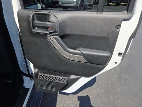 Used 2018 Jeep Wrangler Unlimited Sport S AWD/4WD image 16