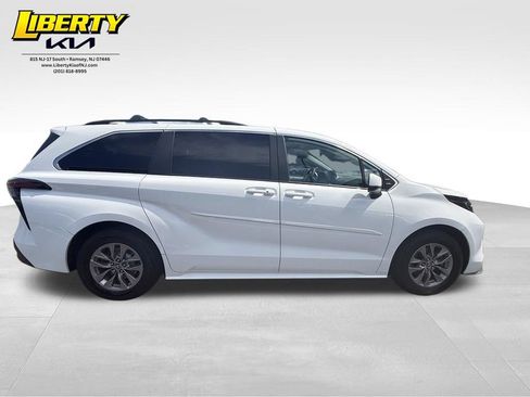 Used 2022 Toyota Sienna LE AWD/4WD image 8