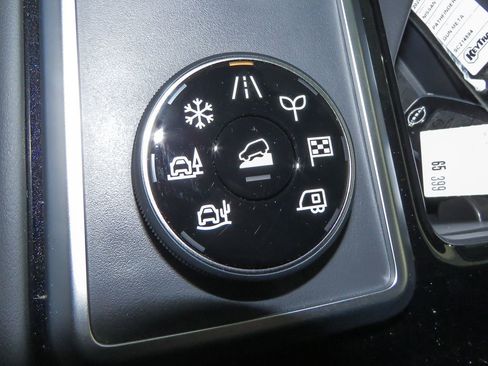 New 2025 Nissan Pathfinder SV w/ Black Appearance Package image 20