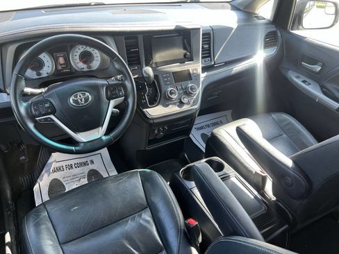 Used 2015 Toyota Sienna SE Premium image 29