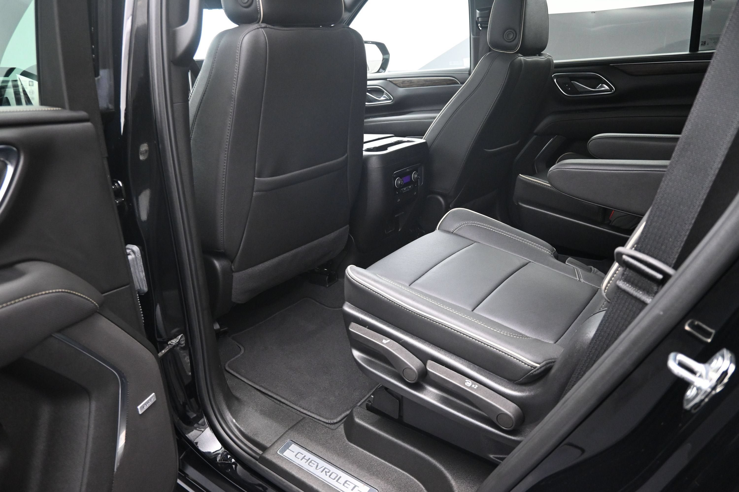 Used 2024 Chevrolet Tahoe Premier w/ Premium Package AWD/4WD image 32