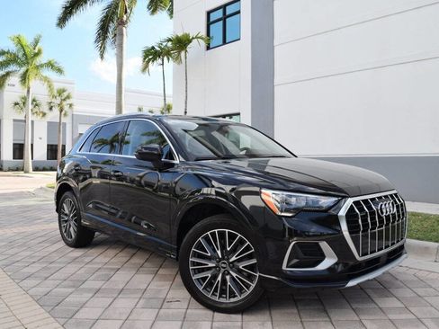 Used 2022 Audi Q3 2.0T Premium w/ Convenience Package AWD/4WD image 1
