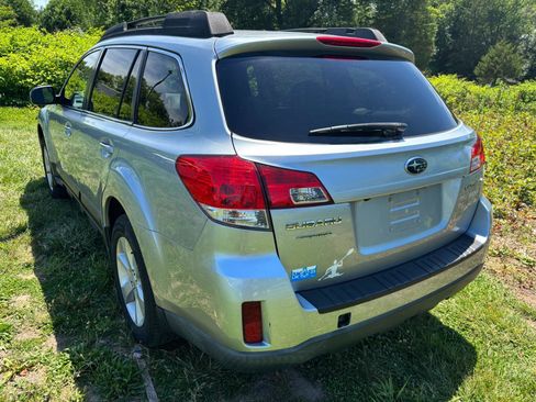 Used 2013 Subaru Outback 2.5i Premium AWD/4WD image 7