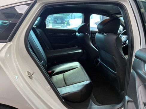 Used 2018 Honda Accord Sport image 32