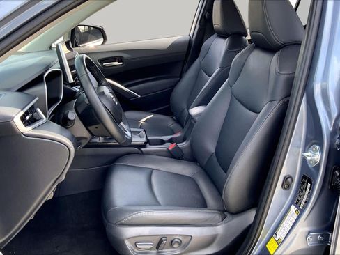 Certified 2026 Toyota Corolla Cross XLE FWD image 8