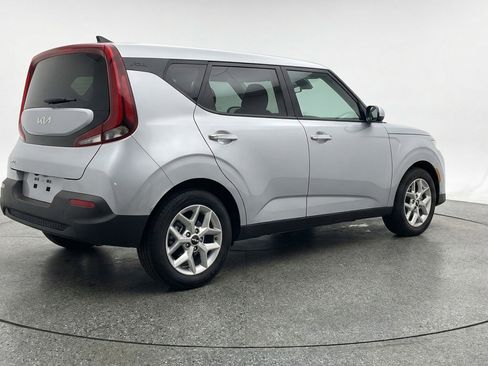 Used 2025 Kia Soul LX w/ LX Technology Package FWD image 7
