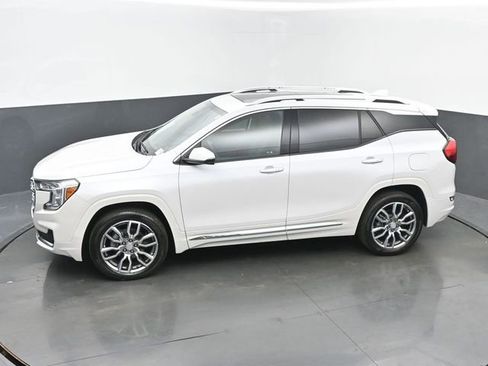 Used 2023 GMC Terrain Denali w/ LPO, Floor Liner Package AWD/4WD image 37