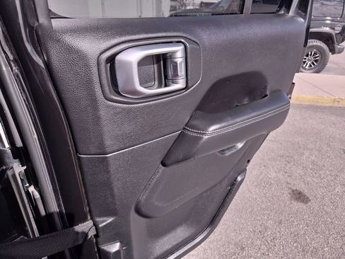 Used 2020 Jeep Gladiator Overland image 27