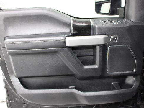 Used 2019 Ford F250 Platinum w/ Platinum Ultimate Package AWD/4WD image 6