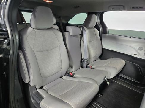 Used 2025 Toyota Sienna LE image 16